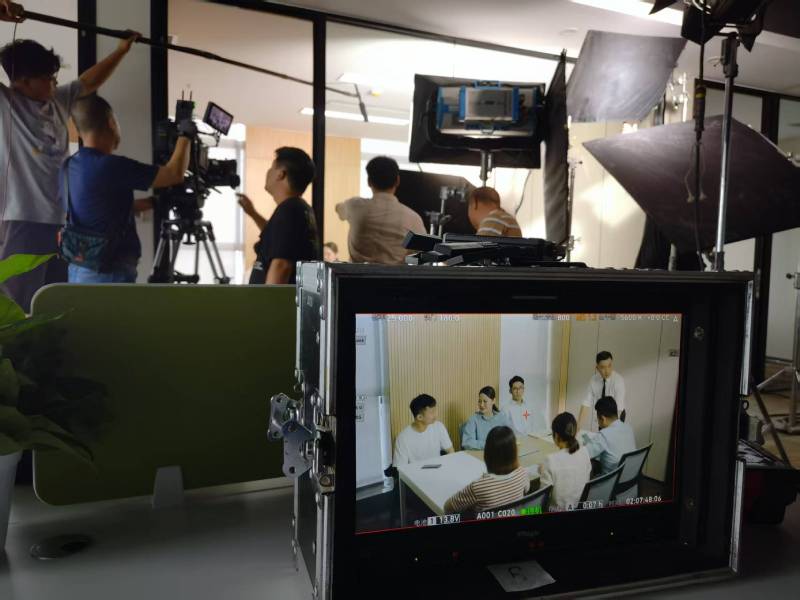 丛台区TVC拍摄公司：科技产品视觉化大师，诠释未来感与功能美学